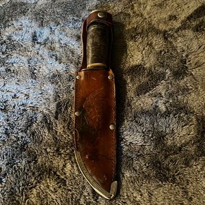 Fixed blade with sheath
